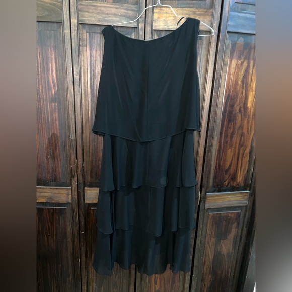 SL Fashions Black Asymmetrical‎ Layered Dress - Picture 2 of 3